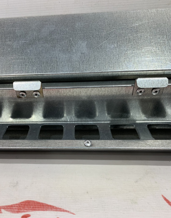 Кормушка перепелиная Экономка ПРЕСТИЖ 50 см(с крышкой,на клетку) 1шт**